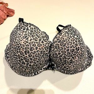 Victoria’s Secret Bra 38D